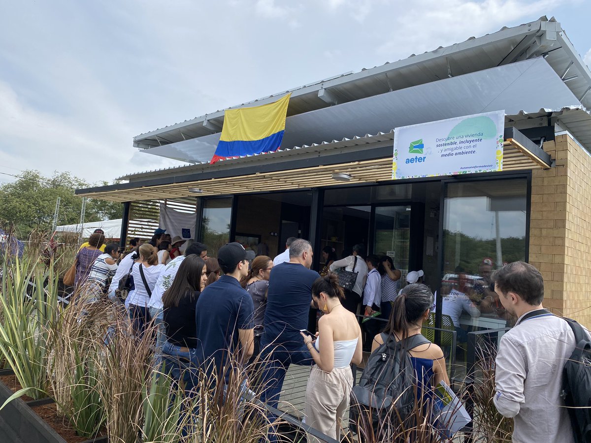 i3carlosE's tweet photo. Gracias a decatletas, CASA PARA TODOS será referencia mundial! @unoateam @tuhouseproject @peimaquinaverde @mingahouse2019 @vrissacasasena @ChameleonHouse @Huru2019 InnoNativo y Aéter son ganadores! Gracias profesores! Nos vemos pronto @SolarDLAC @Solar_Decathlon https://t.co/lbyhhq10h8