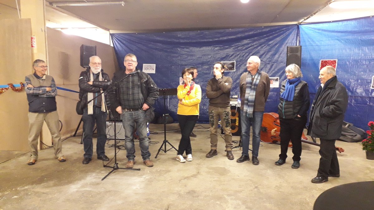 SEFOREST's tweet photo. Laurent HALLIER Président de #SEFOREST et les membres du bureau fêtaient la fin de l'année 2019 en musique vendredi 13/12/2019 avec les salariés de l'entreprise : un moment de convivialité apprécié par tous. SEFOREST souhaite de joyeuses fêtes à tous #annecy #noel2019 https://t.co/tV30VIPX9t