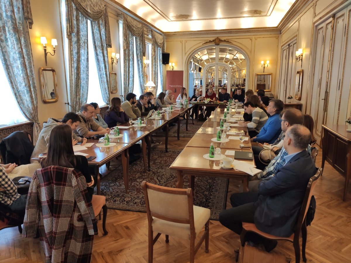 U toku je okrugli sto na temu primene Zakona o azilu i privremenoj zaštiti u oblasti integracije - razgovaramo sa partnerima i saradnicima, a svoja iskustva o životu u Srbiji će nam preneti i naši klijenti kojima je odobren azil.

 <a href="/UNHCRSerbia/">UNHCR Serbia</a> <a href="/KIRS_SRBIJA/">KIRS Srbija 🇷🇸</a> #refugeeintegration