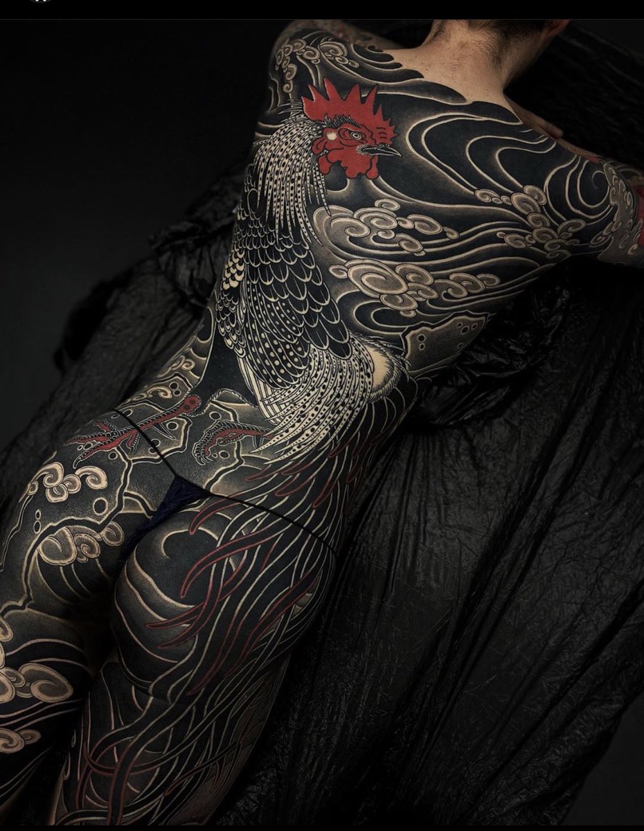 We felt the need to post this amazing back piece by <a href="/gakkinx/">GAKKIN</a> 

#GoStrut #TBRBO #theblackroosterbeardoil #beard #beards #beardoil #beardcare #beardlove #natural #organic #oil #goodvibes #beardgang #rock #blackandwhite #picoftheday #man #tattoo #bearded #ink #bourbon #monday