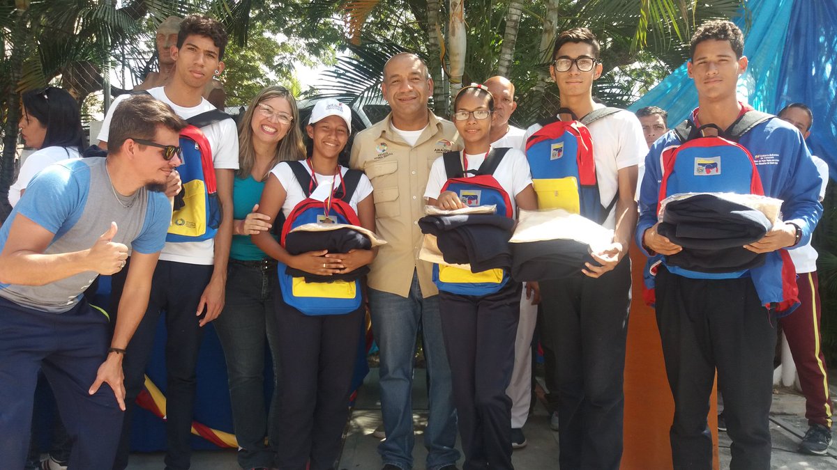 leoalvacabrera's tweet photo. Aquí seguimos trabajando por el bienestar de nuestro pueblo y por la educación de nuestro niños, niñas Y adolescentes ¡Juntos Todo Es Posible! .@NicolasMaduro @psuvaristobulo #RevoluciónActivaYLeal @dcabellor @TareckPSUV @RMarcoTorres @MPPEDUCACION @RosangelaOrozco https://t.co/TwlfCgW99E