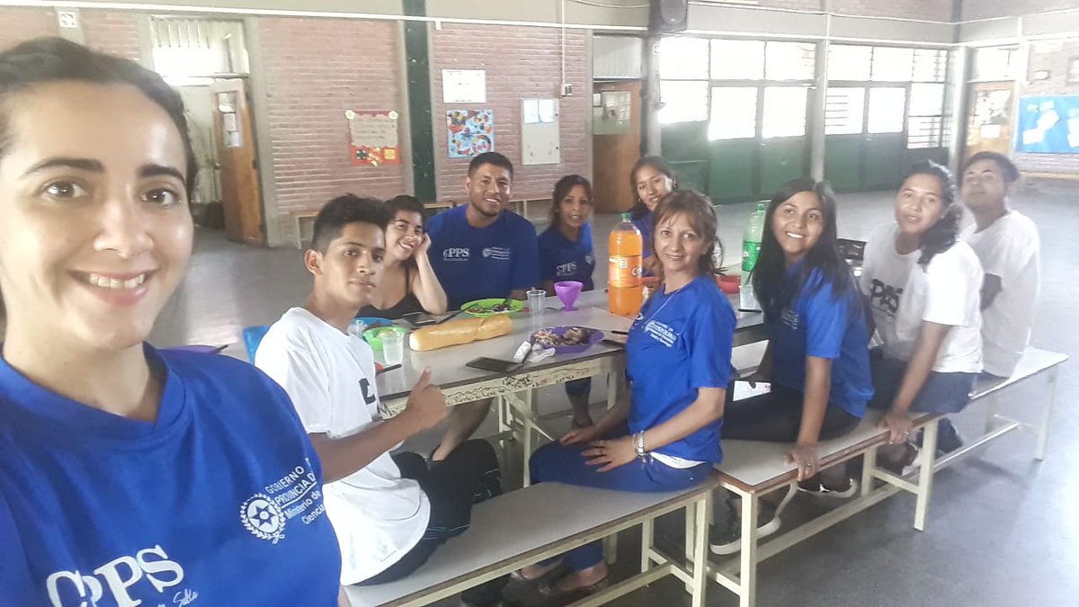 Objetivo cumplido! Acompañando hasta el último momento, gracias profes y equipo por todo el esfuerzo, valió la pena cada sonrrisa y aprendizaje constante 👏 <a href="/matiascanepa/">Matías Cánepa</a> <a href="/GustavoSaenzOK/">Gustavo Sáenz</a> <a href="/ferdiptorres/">Fernanda Dip Torres</a>