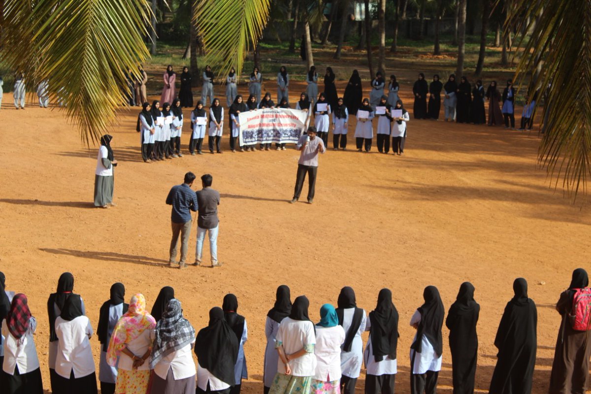 afwan1994's tweet photo. Salihath College organised Demonstration to show solidarity with JMI and AMU at salihath campus and Nihal Kidiyoor (state President, SIO karnataka) addressed the gathering on this occasion..

#SolidarityWithAMU
#SolidarityWithJMI
#JamiaMilia
#SalihathCollege https://t.co/f7yPiYYmDx