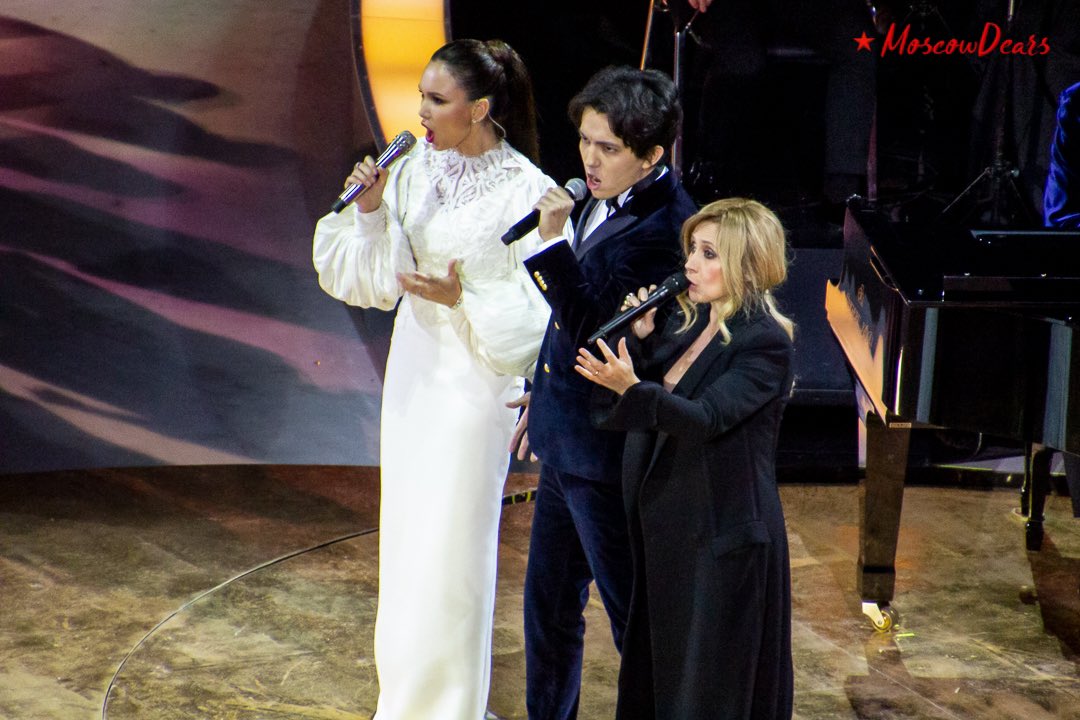 Lindsay07474358's tweet photo. @radiodisney ๐#DimashKudaibergen, the most #phenomenalsinger in the entire world! ๐โฅ๏ธ๐ https://t.co/1uc0S40Kmw