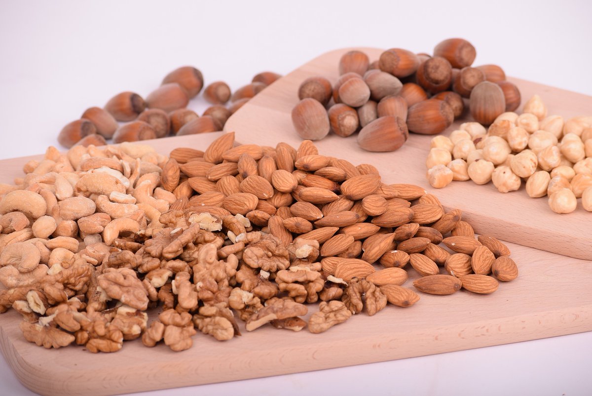 ICMHS2020's tweet photo. Health Tip: Studies have demonstrated that nuts have the ability to help you lose weight and may help fight type 2 diabetes and heart disease.

#healthtips #nuts #heartdisease #diabetes #healthcare https://t.co/rlctSbtxAj