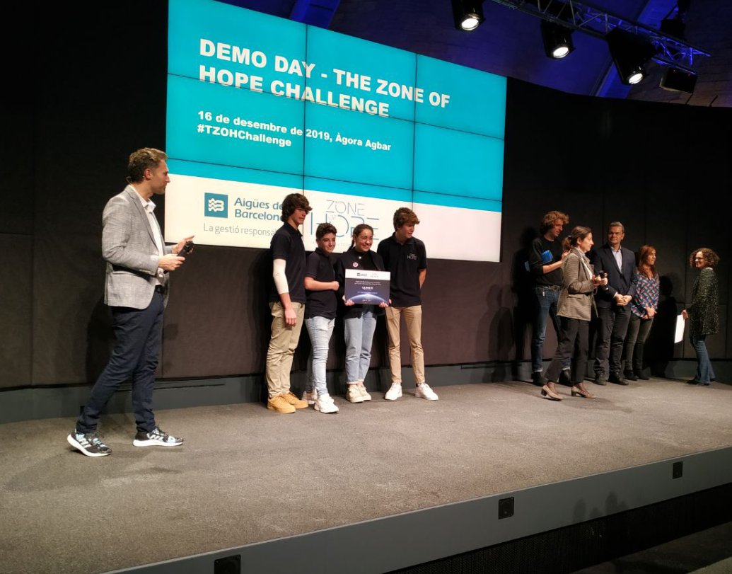 I el guanyador és...

... "Energy Shot" de l' <a href="/EscolaProjecte/">Escola Projecte</a>  👏

Una iniciativa per produir energia amb les cistelles de bàsquet i aprofitar-la per regar els jardins de l'escola⛹️‍♀️

Enhorabona! S'emporten 13.000€ de finançament per desenvolupar el projecte🚀

#TZOHChallenge