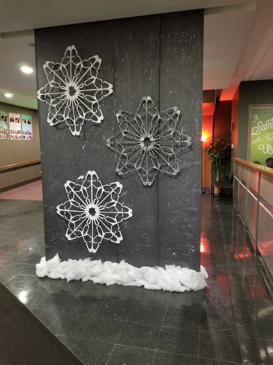 Walking into work getting the Wonderland feel. Those snowflakes are Amazing!! <a href="/resolvinschuler/">Jason Schuler</a> your team is so awesome!! #TuggleNation #LifeatAtt #attemployee #lifeinacallcenter