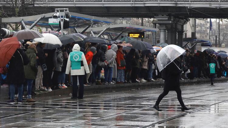 Fransa'da grevler 12. gününde hry.yt/mxlRv