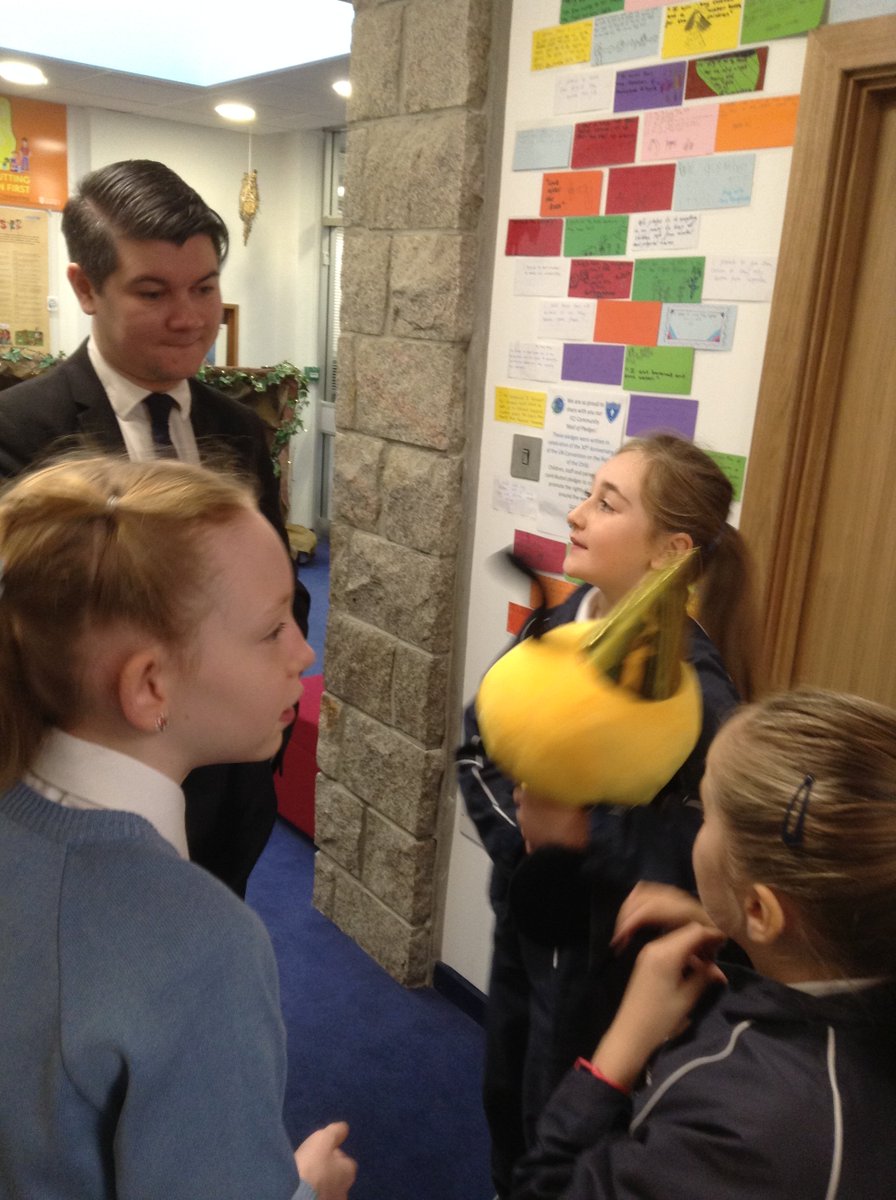 FCJPrimary's tweet photo. We are very grateful to Senator Mezec, who gave up his time to come and speak to Key Stage 2 about the 'Jersey Children First' campaign. He enjoyed his tour from the Rights Respecting Ambassadors, and was impressed by our Wall of Pledges! @JsyChildren1st #rightsrespecting https://t.co/OD2I9FIIdd
