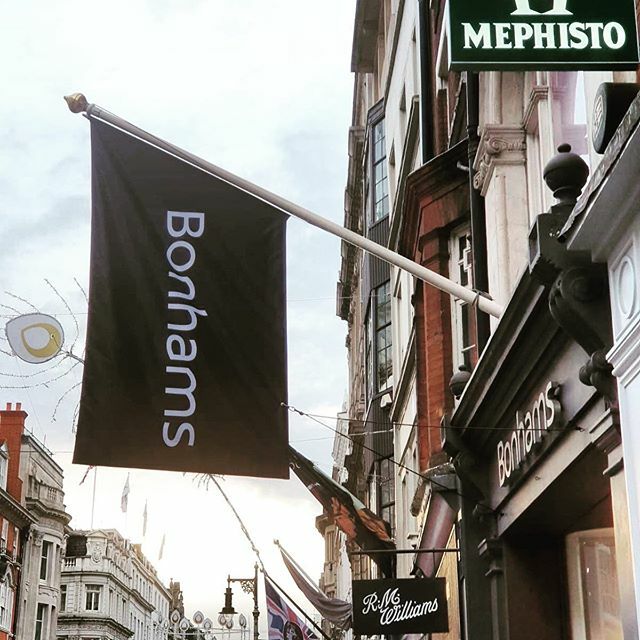 FlagsUK's tweet photo. Brand new Angled flag for @bonhams1793 manufactured and installed this morning.
#bonhams #flag #flags #advertising #print #display #flagmaker #flyingcoloursflagmakers #madeinbritain #print #newbondstreet https://t.co/lfaRtU30jI