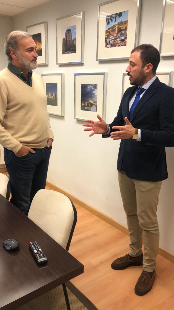 Cs_Lorca's tweet photo. 📝El concejal de #Turismo @Morales_FMG ha mantenido esta mañana una reunión de trabajo en Madrid con la Asociación de Castillos y Palacios Turísticos de España🏰

↪️https://t.co/nywx7vzxj4

@redcastillos @AytoLorca @lorcaturismo_es https://t.co/FajFkZUDbP