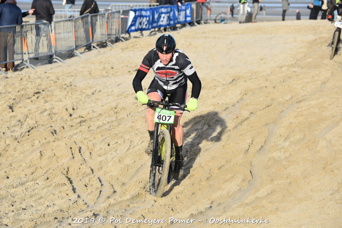Pomerr's tweet image. Bij de Heren Masters op de 22 km wint Tiers Pascal de Ednine Beach Challenge voor Dieter Roma en Vlaeminck Kurt.