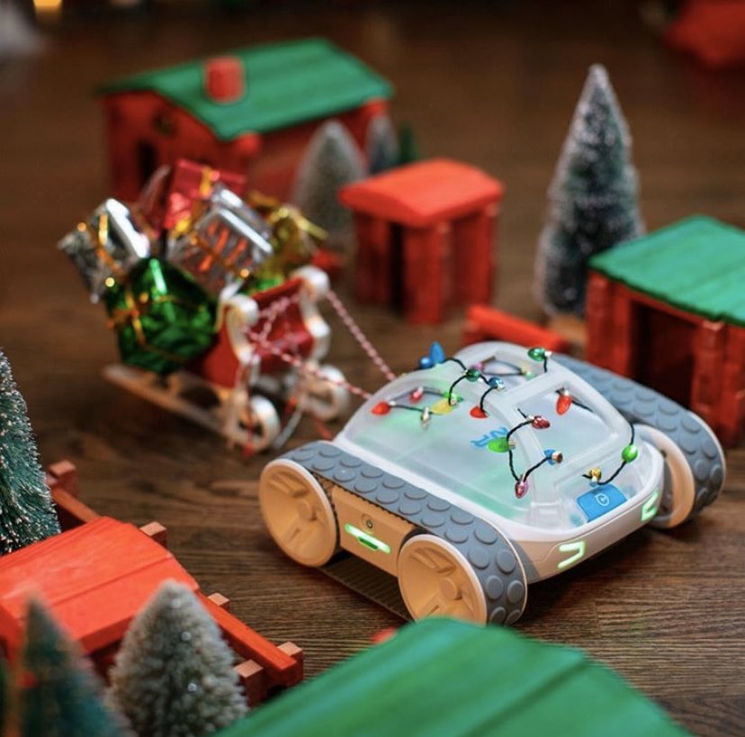 culvernewlin's tweet image. @sphero will be joining us at the Happiest Expo on Earth! Come learn about the #SpheroRVR and other must-have items for your #stemeducation REGISTER TODAY