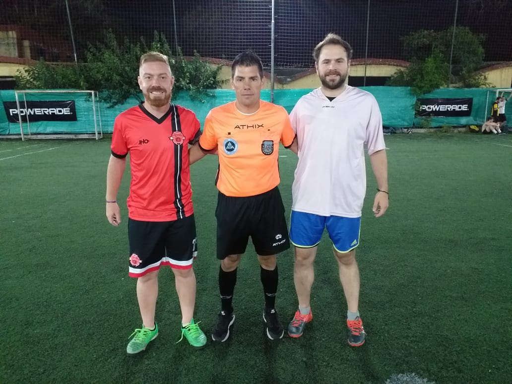 TdeAFutbol's tweet photo. Finalista de vidrio
La Vidriera derrotó 3-2 a AstonBirra y enfrentará a Real Suciedad el próximo jueves por el título del Torneo Clausura de Fútbol 8.
https://t.co/Ki3Gys7MIW

#torneo #futbol #futbol8 #finalista #semifinal #final #torneodefutbol #buenlunes #futboleros #futbolista https://t.co/Uz0eHhJt08