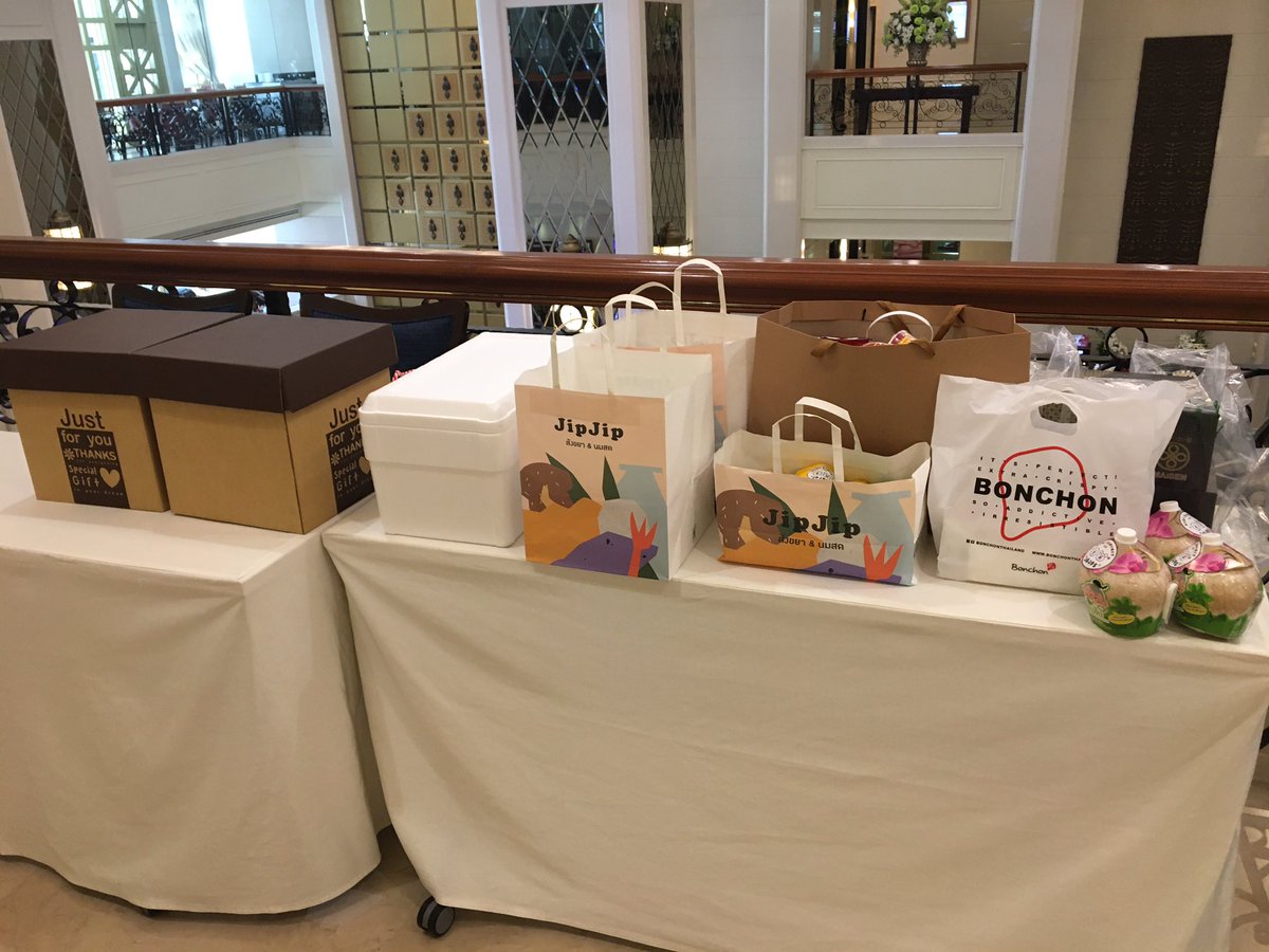 SGKTProject_TH's tweet photo. จบไปแล้วนะคะสำหรับงาน #JBJ95fansigninbkk ซึ่งได้มีโปรเจกต์ส่ง Food Support😋🍽 ให้กับสองหนุ่ม #JBJ95 ด้วย
ต้องขอขอบคุณทุกท่านที่มีส่วนร่วมทำให้โปรเจกต์สำเร็จไปได้ด้วยดีนะคะ🙇‍♀️💕

*ภาพที่2เป็นภาพที่ได้รับจากทางสตาฟ จึงมีบางส่วนไม่ใช่จากทางโปรเจกต์ https://t.co/hRQtsmqoTi