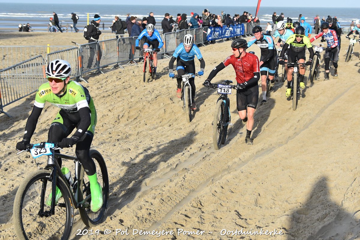 Pomerr's tweet image. Bij de Heren Elite wint Dalle Jens de Ednine Beach Challenge op de 22 km voor Vermeulen Robban en  Vandorpe Ewout.