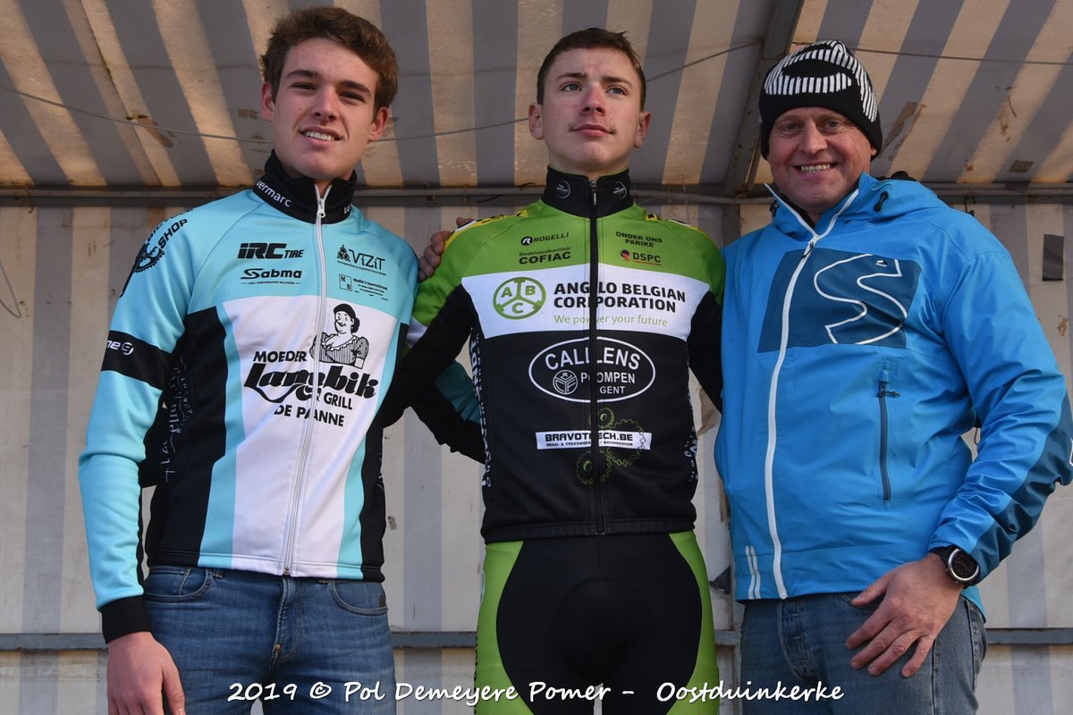 Pomerr's tweet image. Bij de Heren Elite wint Dalle Jens de Ednine Beach Challenge op de 22 km voor Vermeulen Robban en  Vandorpe Ewout.