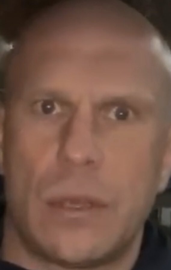 EL6VrTxXUAArPc4?format=jpg&name=900x900