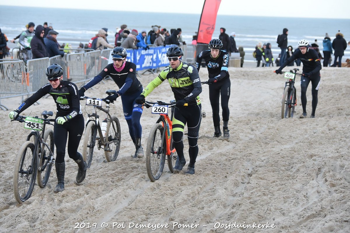 Pomerr's tweet image. Bij de Dames Elite wint Trenson Bieke de Ednine Beach Challenge op de 44 km voor Birgit Wauters en Peeters Bente.