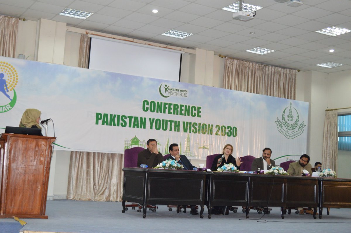 Femonics1's tweet photo. At panel discussion 'Economies of scale are killing our indigenous crafts and environment. Innovation,lifestyle changes and policy interventions can save them' Mahwish Afridi #femonics #PYV2030 https://t.co/2aJA698I9H