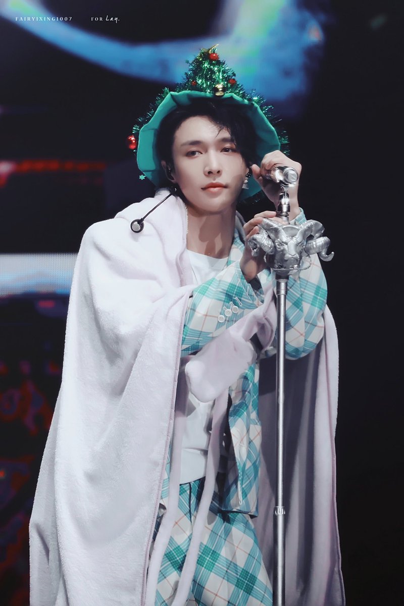FAIRYIXING1007's tweet photo. GRAND LINE IN SHENZHEN DAY2
🎄🎄🎄 @layzhang https://t.co/WPM0Hol42r