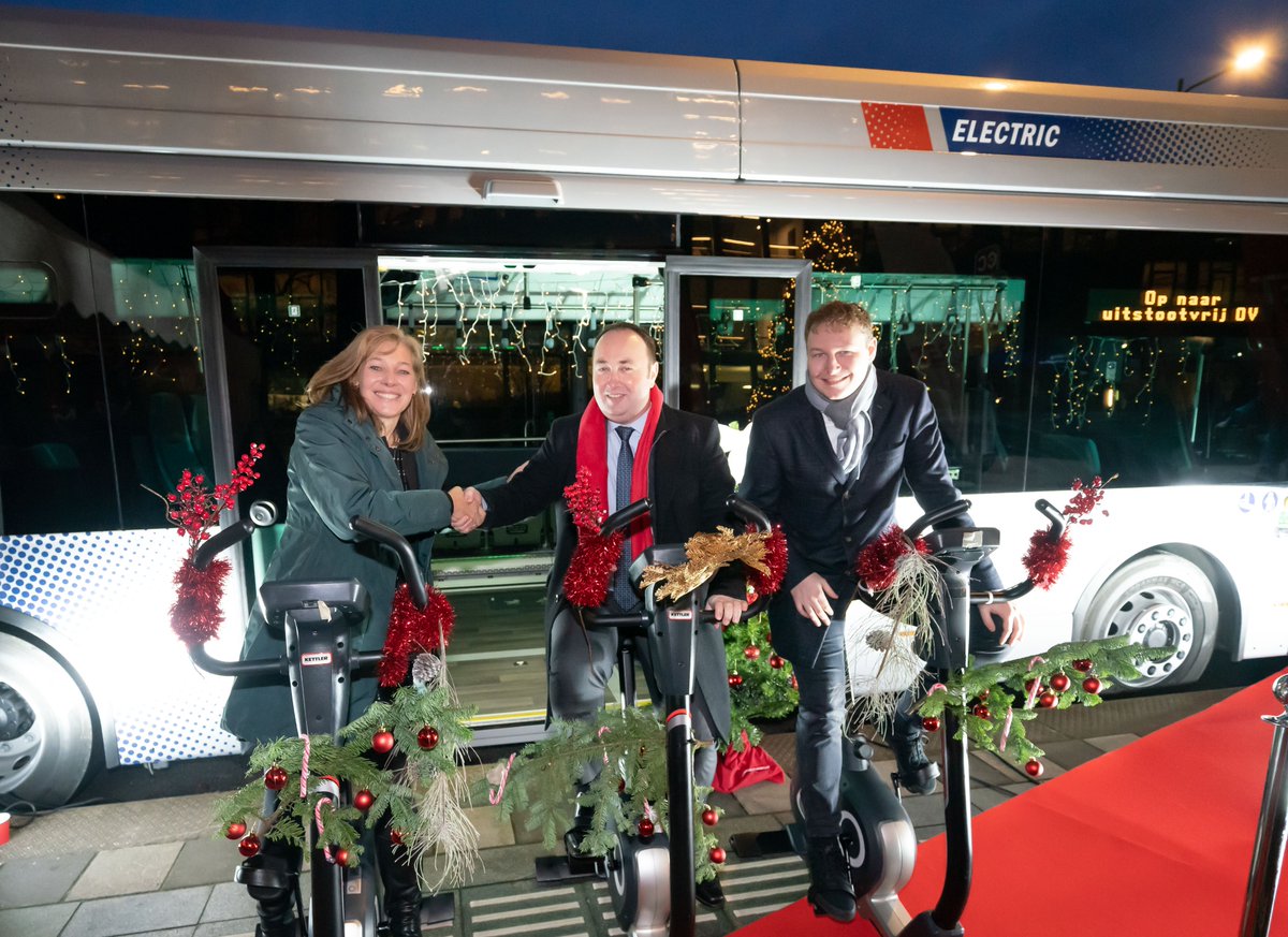 Vandaag introduceerde de RET samen met de <a href="/Metropoolregio/">Metropoolregio Rotterdam Den Haag</a> en de gemeente Rotterdam 55 volledig elektrische bussen. Een mooie start richting een energiepositief OV in 2030.

#retrotterdam #aardigonderweg