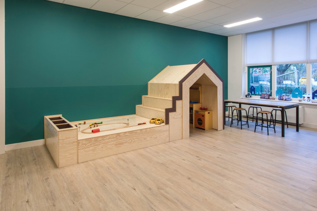 Heutink Projectinrichting heeft een toekomstbestendige inrichting gecreëerd bij Kinderdagverblijf De Tuimelaars in Den Helder. Het multifunctionele speel- en leeshuis is één van de hotspots van deze inrichting. Lees meer: bit.ly/2PruKuF