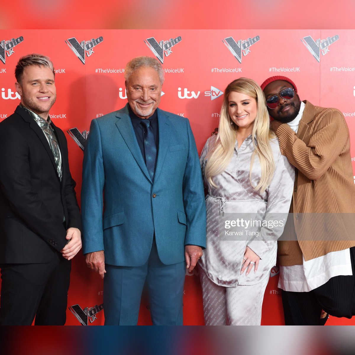 RealSirTomJones's tweet image. 📸@thevoiceuk 2020 photocall 🎤⁣
⁣#TeamVoice will be back on your screens in January! 📺✌🏻⁣
My styling: @hawkwc2 
My grooming: @Kristinax ⁣
#TeamTom #TheVoiceUK #itv