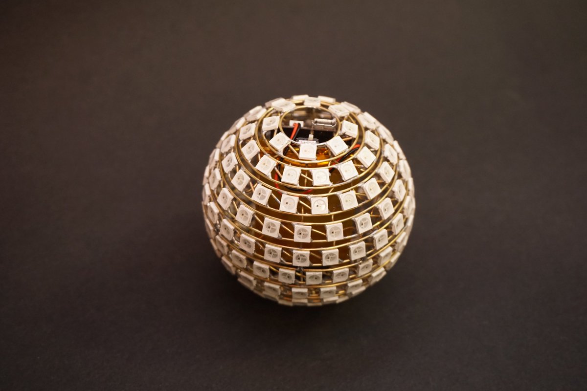 jipraus's tweet image. LED sphere. Of course, it&apos;s free-form. The Christmas tree will look really pretty with it! It looks like a death star a little bit. 😆 

Full video: youtu.be/Q5d8gTppuYo

#ledsphere #christmas #DeathStar