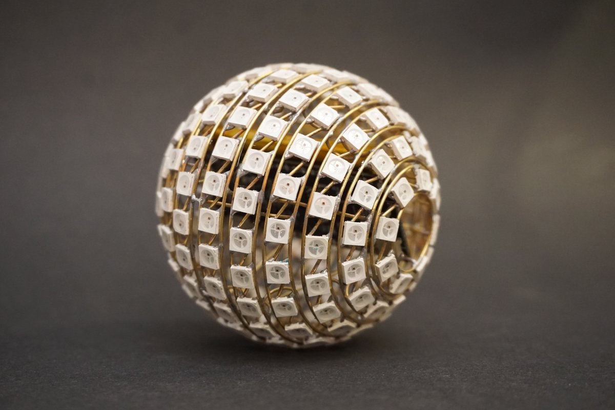 jipraus's tweet image. LED sphere. Of course, it&apos;s free-form. The Christmas tree will look really pretty with it! It looks like a death star a little bit. 😆 

Full video: youtu.be/Q5d8gTppuYo

#ledsphere #christmas #DeathStar