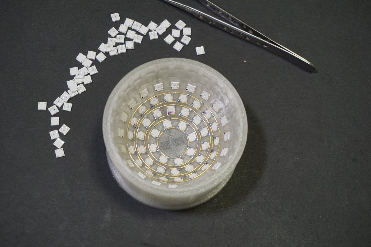 jipraus's tweet image. It took me 2 weeks to build and one truly a miserable night to finish🤫 It contains 194 RGB LEDs, TTGO ESP32 board and it&apos;s powered by 1000mAh battery. Yeah, this air-wire ball is wireless 🤟

#ledsphere