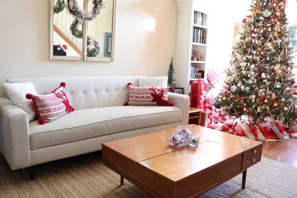 SofasToronto's tweet photo. Design inspiration of the day! Celebrate the holiday season with Markham Furniture! 🎄
Credit: https://t.co/38s5lKLaNZ

#toronto #luxury #CustomSectionals #CustomFurniture #CustomFurnitureToronto #CustomSofasToronto #RealEstate #TorontoRealEstate #InteriorDesign #Condos https://t.co/0JDKLjbdt4