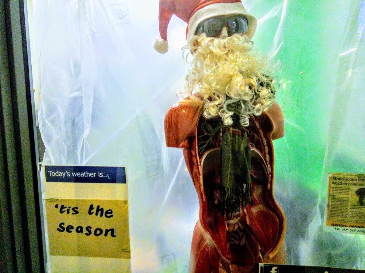 CBITGWoS's tweet photo. Everyone's feeling festive in the Royal Hospital for Children! Even this guy! 😂🎄🎅👍 https://t.co/2L7uZlM3Wd