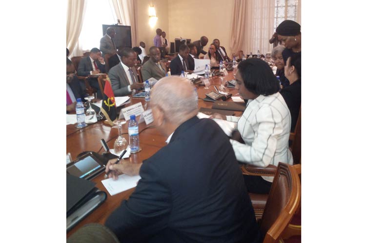 PrensaLatina_cu's tweet photo. #Angola🇦🇴 y #Cuba🇨🇺 pusieron en marcha hoy en #Luada un nuevo mecanismo para ampliar y diversificar las relaciones bilaterales, con énfasis en las esferas de economía, comercio, finanzas e inversiones.
https://t.co/XvDePRh8x9
@EmbaCuba_Angola https://t.co/aXxzd5sdk5