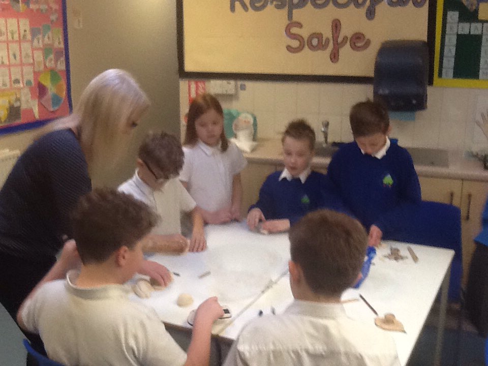 BattyefordY5's tweet photo. Year 5 have designed Christmas baubles.  We have made the shapes today and will decorate them later in the week! @Battyeford https://t.co/AtO6b7dI10