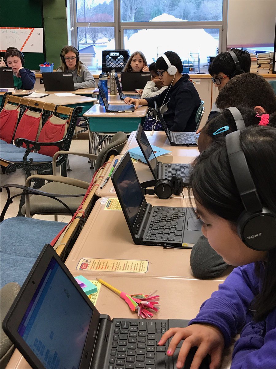 DrBLHC's tweet image. Completely engrossed in ⁦@amazon⁩ #HourofCode2019 at #TBS