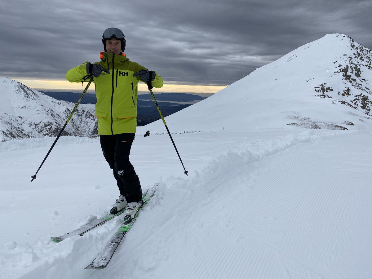 diaridelaneu's tweet photo. Bon dia des de @boi_taull ! Dia encapotat però esquiem amb molt bona companyia. Preparant nous continguts. @HellyHansen @Skitude @ValldeBoi #estemapistes #ihaveskitude #hhalive https://t.co/SSNZaf6ZVu