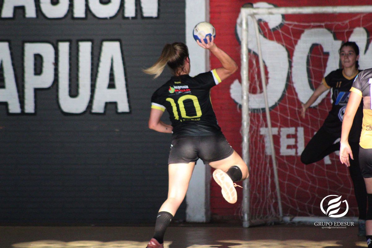 grupoedesur's tweet photo. #LigaEdesurAmateurDeHandball

¡Arranco la primera fecha de Handball!
.
#SanRoque (23) 🆚 (16) #Colonias
.
Jugadora Destacada 👏🤾‍♀️:  Giselle Flecha (17) #SanRoque
.
📸😉 @parcefotos 
.
#Pepsi #Pilsen #AguaBess #BessPower #Upisa #Kyrios #Sportzone https://t.co/Z5OSHALFeE