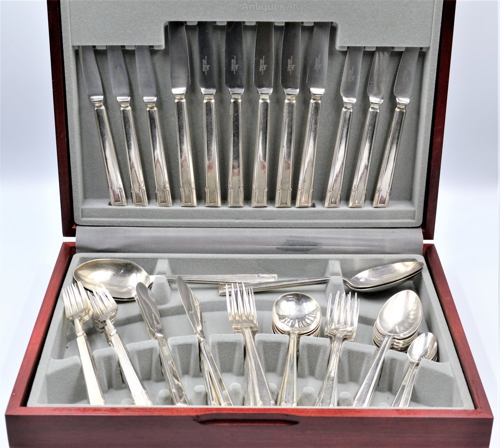 Treat your Home to something Special from the selection on the link and throughout our extensive catalogue 
antiques-atlas.com/christmas/chri…

Walker Hall Silver Plated Canteen Cutlery 57 Piece
id code as963a097
<a href="/dragonflyantiq1/">Dragonfly Antique</a>