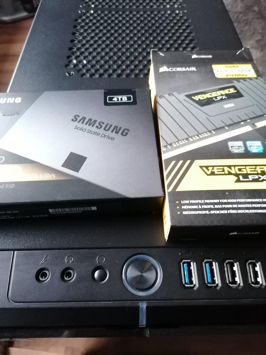 pfaganmusic's tweet image. Finally got my studio computer back  today.  Looking good!  #64gbram #4tbssd #optimised
