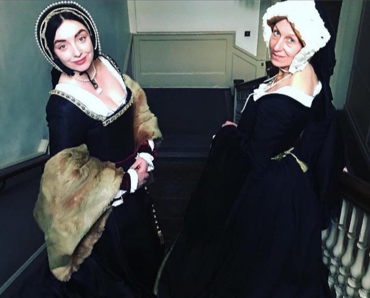 Happy 534th birthday to Katherine of Aragon, born at the Palace of Alcalá de Henares in 1485. Her mother, Isabella of Castile, had continued to wage war upon the Moors despite her pregnancy.

#BTS image from our recent Divorced, Beheaded, Died programme at #HamptonCourtPalace.