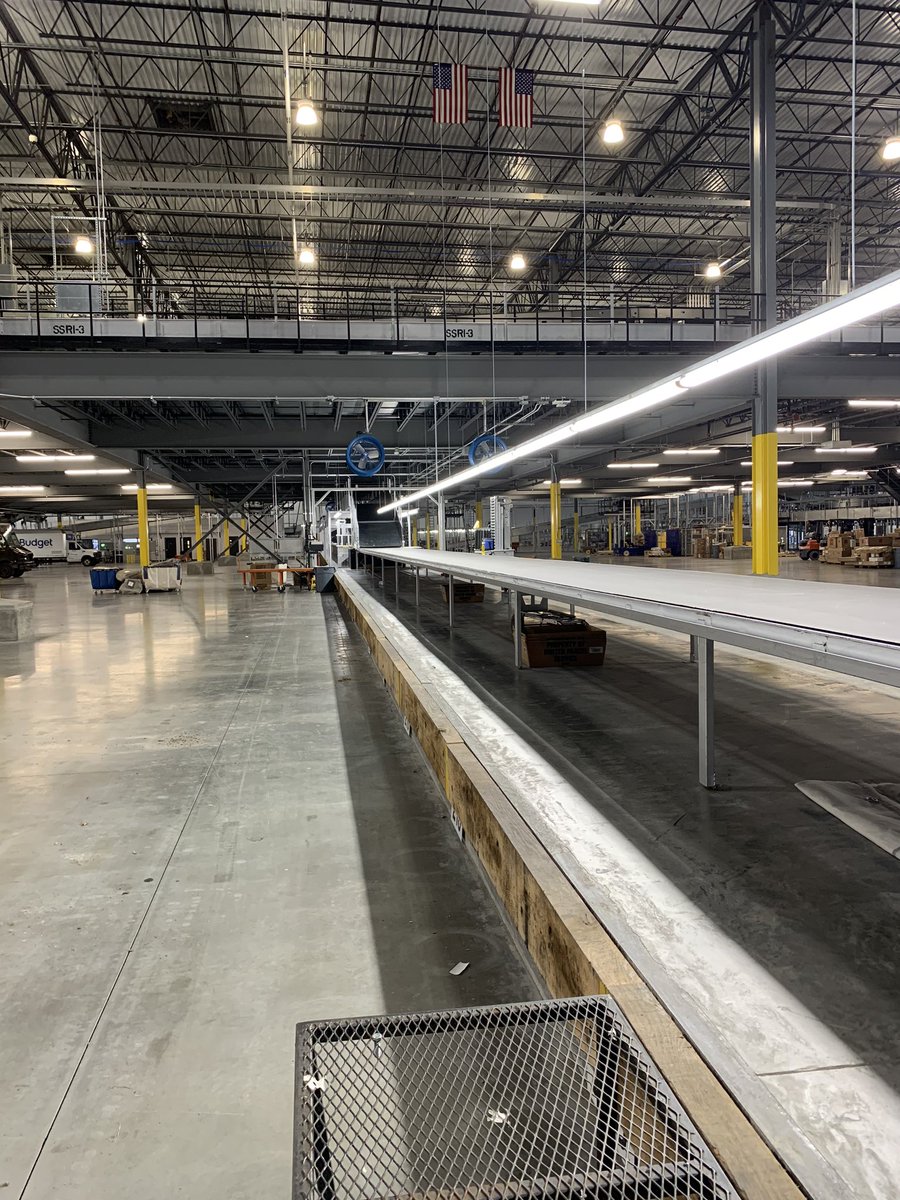 AbshereSteven's tweet photo. Savannah wrapped and drivers left on time. Meet and greet by DM Kyle Hamlin, and center team on Tier 3 awareness and watching out for the holiday shoppers! #parkingselection #tier3not4me #savannahsafety #upsproud https://t.co/SSFXfeS5ji