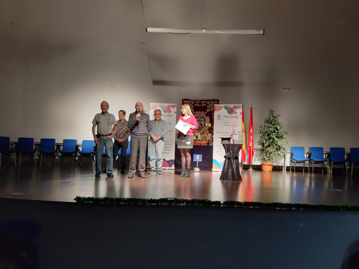 Hoy, mucho "humor mágico" en el salón de actos de <a href="/JMD_SanBlas/">Distrito de San Blas-Canillejas</a>-Canillejas con la actuación especial de Navidad de Mad Martín para los mayores del distrito. 
#MadridSuenaNavidad