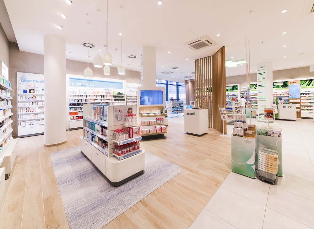 PHOENIXPharma's tweet photo. @PHOENIXPharma has become Europe’s largest #pharmacy operator with over 2,700 pharmacies. First three quarters of 2019/20 brought Europe’s No.1 pharmaceutical wholesaler an increase in revenue of 5.6% to €20.1 billion and by 14.2% to €142.8 million in profit after taxes. https://t.co/AAlAfdZ50q
