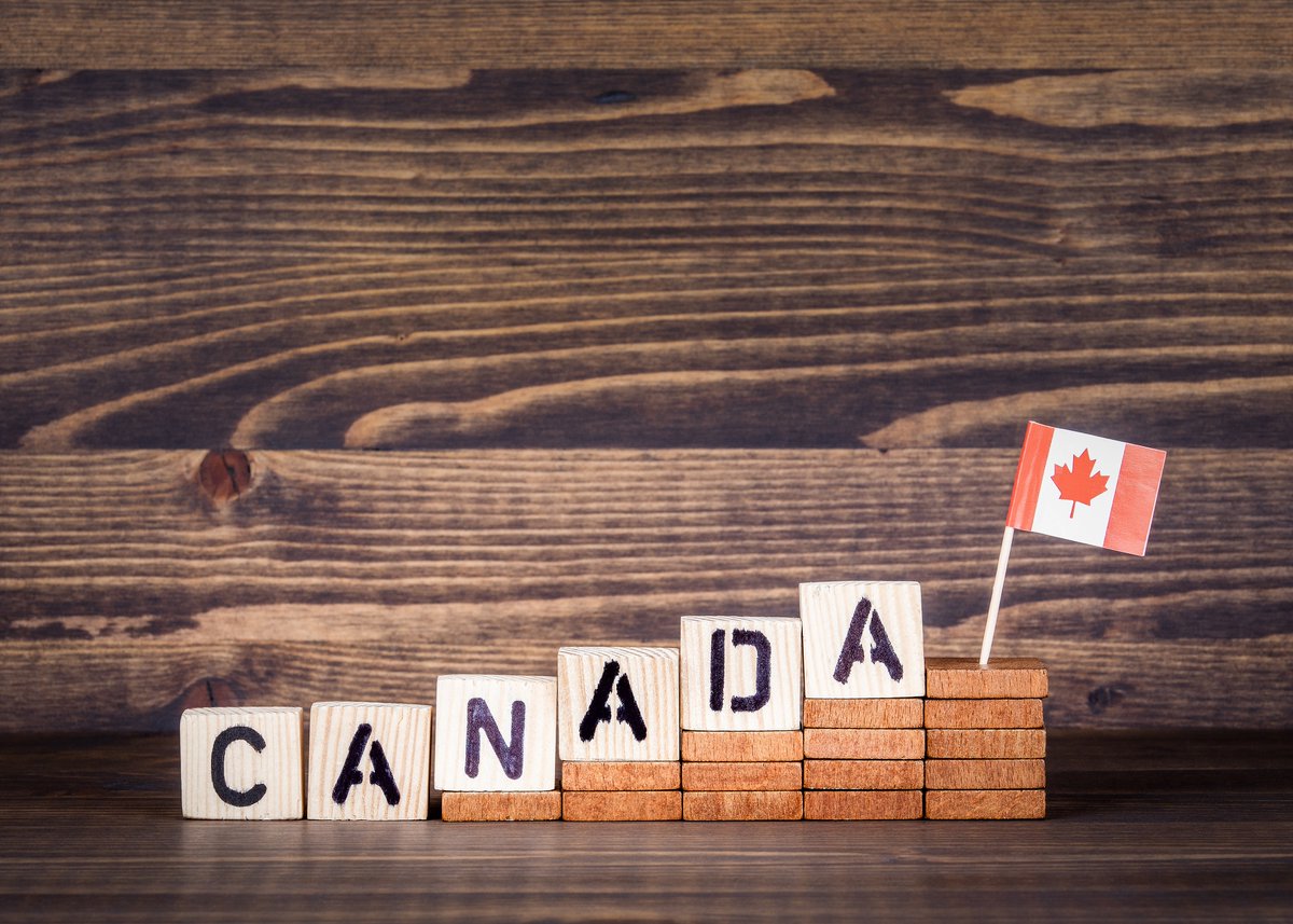 StatCan_eng's tweet photo. #DYK? Immigrants admitted to Canada in 2016 reported a median entry wage of $25,900 in 2017, the highest wage recorded among immigrants admitted since 1981. For more information: https://t.co/hGppvNAJY1. #ImmigrationStats #cdnimmigration https://t.co/w8F5RsGqgx