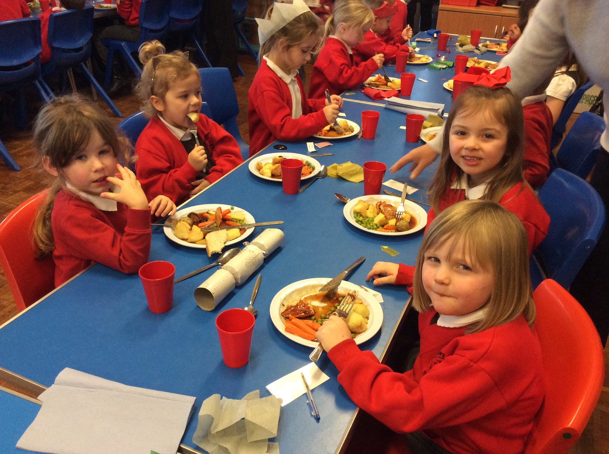 AppleStBarts's tweet photo. Apple Class enjoyed Christmas Lunch today! https://t.co/Lae14dUnDN