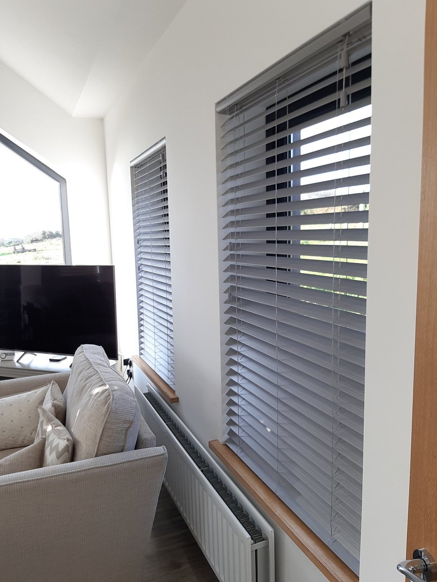 BrantryBlinds's tweet photo. Stunning new build fitted this morning with our 50ml wooden expressions venetian blinds in Astral grey.  Child safe and perfect for privacy &amp; light control ❤❤❤❤ https://t.co/1E2NwGaNAQ