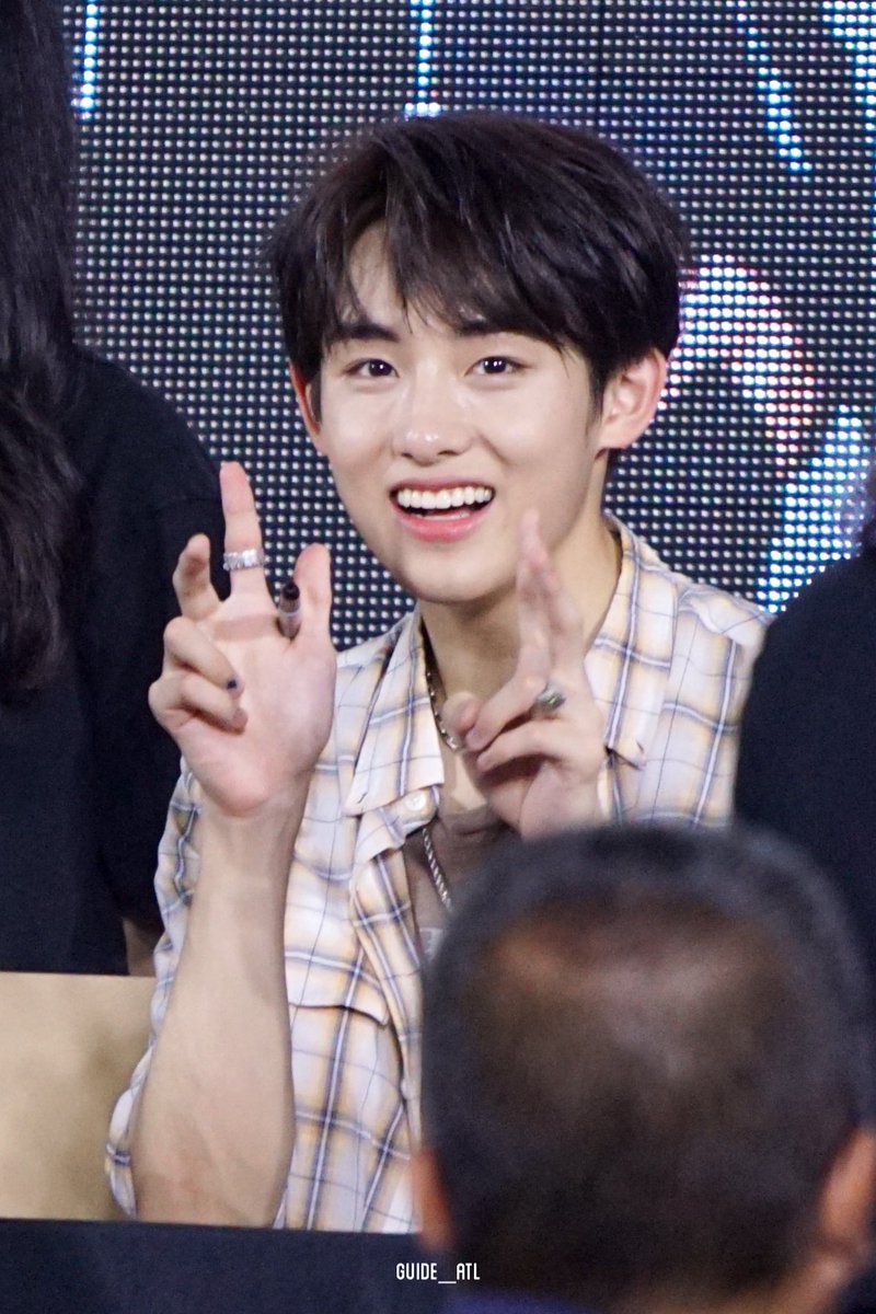 guide_atl's tweet photo. 191216 💚 #WayV #winwin

โดนวินวินตกอย่างแรงมากๆ😭 รักวินๆนะ

#윈윈 #WINWIN #WayV_FanmeetinginBKK #WayV_FansigninBKK https://t.co/gYapDjZ0BO