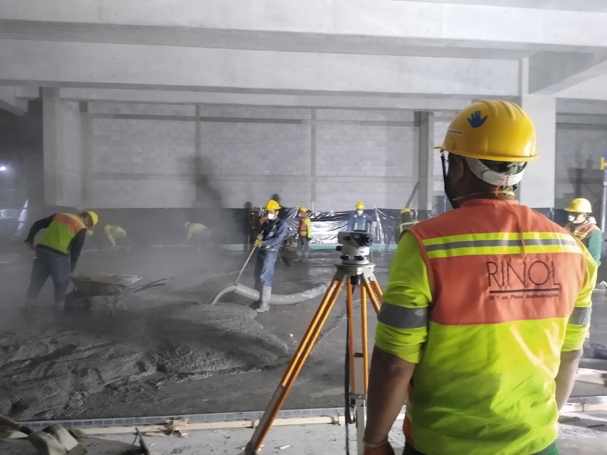 planasmasip's tweet photo. #RCRAdapta de @RinolMexico para la 1a tienda @IKEA en México.
Sistema adherido con #RinolEP211 y mezcla bombeada con #LinkEVR y #Dramix3D. Como siempre endurecedor @RoclandFloor y junta @PermabanRCR. Extendido con @Somero_Inc
📸 @vargas_vh y G.Mixtega
@RCRIF #LideresDelMundoPlano https://t.co/bNOUzt4bgD