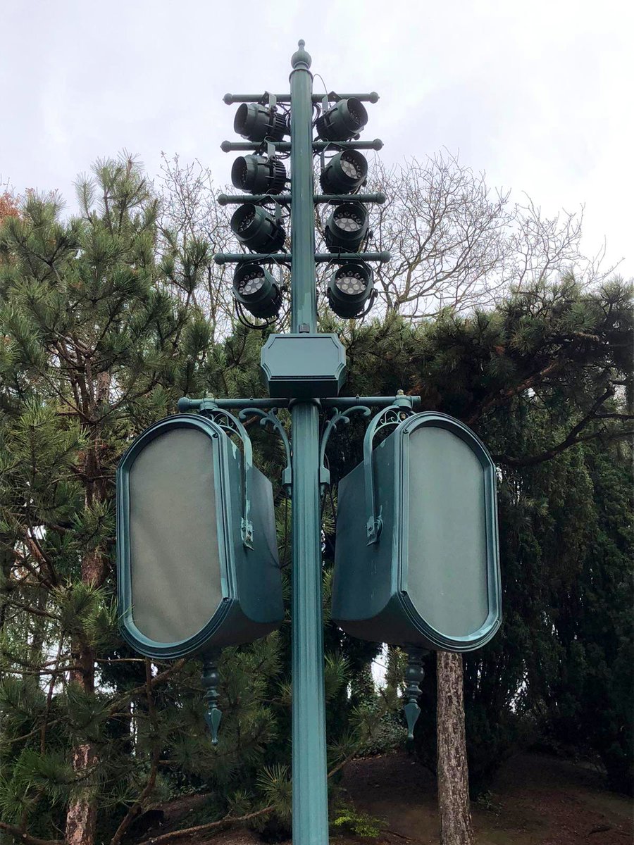 As the Resort’s coverage improves, WiFi stations keep being added - but leave it to the Imagineers to find awesome ways to disguise them: bird houses, flower baskets, lampposts and more: